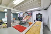 Family Pocono Gem by the lake with private sauna, hot tub, and huge game room - B&B