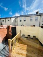 2025 Award Winner Liverpool Peach House - 4 Bedrooms - Ferienwohnung