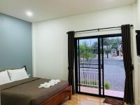 Queen Room with Garden View
