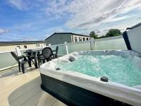 B&B South Cerney - Spring View Hot tub Lodge - Bed and Breakfast South Cerney