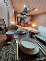 Chambre Lit Queen-Size - Vue sur Piscine