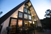 High End A-Frame - Hot Tub - Awesome Views - Yosemite - Electric Vehicle Friendly - Sleeps 10 - Chambres d'hôtes Oakhurst