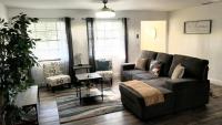 B&B West Palm Beach - Whole House+Renovated+Pool+Lanai+BBQ+Close to All - Bed and Breakfast West Palm Beach
