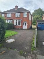 B&B Coseley - L & J ESCAPES-4 BEDROOMs SUITABLE FOR CONTRACTORS AND FAMILIES- LARGE PRIVATE PARKING-10 MINUTES TO M6 JUNCTION 9 - Bed and Breakfast Coseley