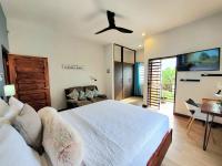 B&B Portmore - 'The Solace' New Luxury Modern 1Bed 1Bath Apt. - Bed and Breakfast Portmore