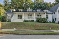 Modern Farm house in heart of the City- Sleeps 12 - Chambres d'hôtes Atlanta