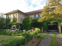 Beautiful 2 story Manor close to beach and all - B&B
