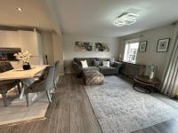 B&B Manchester - Waterside 4BR Townhouse Stretford, FREE Parking - Bed and Breakfast Manchester