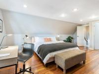 The Auric Door Inn on N Mississippi - B&B Portland