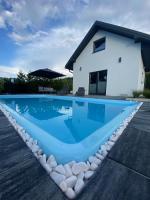 Domek Viking z prywatnym ogrzewanym basenem sauną oraz balią z jacuzzi - Chambres d'hôtes Gródek Nad Dunajcem