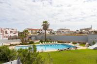 3 Minutes TO THE BEACH, 2 BEDROOM AMAZING APT WITH BALCONY, BBQ GRILL AND POOL - Chambres d'hôtes Sagres