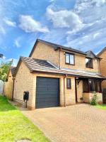 Hot Tub, 5 beds Detached, Private Driveway, Garden, M1 5mins - B&B Northampton