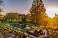 B&B Healdsburg - Charming Farmhouse Amongst The Vines - Bed and Breakfast Healdsburg