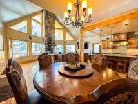 B&B Duck Creek Village - Large Luxury Lodge Sleeps 14, Fire Pit & Views! - Bed and Breakfast Duck Creek Village