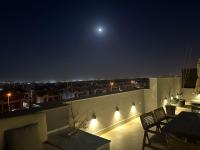 Beautiful Rooftop Retreat in Zayed - B&B