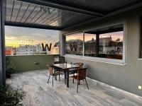 Penthouse W in Marousi Athens near Hospitals, by PromosHomes - Bed and Breakfast Maroúsi