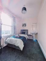 B&B Maidenhead - Spacious & Budget Friendly 5 Bed Home! - Bed and Breakfast Maidenhead