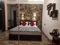Kamer met Kingsize Bed en Uitzicht op de Bergen