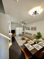 Newly Renovated Townhouse! - B&B Davenport