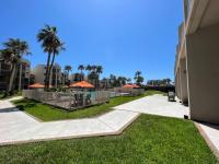 Luxury Ground Beachfront Condo Solare 103 - B&B