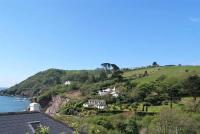 Cosy Beachfront Retreat with Stunning Sea Views and free Parking - Chambres d’hôtes Talland