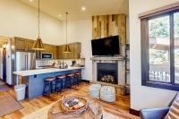 Ski-In, Ski-Out Designer Condo - Bed and Breakfast