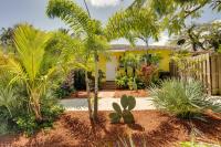 B&B West Palm Beach - West Palm Beach Home with Fenced-In Yard and Deck! - Bed and Breakfast West Palm Beach