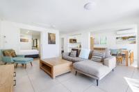 Byron Bay Beachfront Holiday Apartments Courtyard 1 - Ferienwohnung Byron Bay