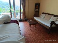 Junior Suite with Mountain and Pool View