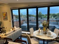 B&B Hythe - Stunning Luxury 3 Bed Penthouse Sleeps 2 to 6 - Bed and Breakfast Hythe