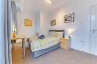NEW 4BR 6 beds Perfect Location Harefield Road - B&B