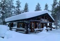 Kaupinpirtti, Ylläs, Äkäslompolo, , Lapland - Silver Log Cabin with Lake and Fell Scenery - B&B