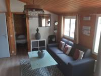 B&B Agde - Chalet Agde, 3 pièces, 6 personnes - FR-1-607-64 - Bed and Breakfast Agde