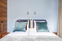 Bauhaus Luxury 2-Bedroom in The Absolute Center - B&B Budapest