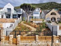 B&B Kalk Bay - The Dragon Tree Guesthouse - Bed and Breakfast Kalk Bay