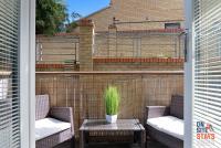 OnSiteStays - Contemporary 2 Bed Apt with Ensuite, 2 x Free Parking Spaces & a Balcony - B&B