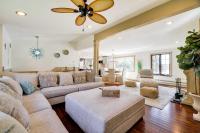 11 Mi to Slopes! Poconos Lake House with Beach - B&B Pocono Summit