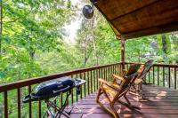 Tennessee Cabin with Balcony, Hot Tub and Pool Access! - B&B Sevierville