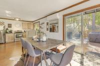 Ruidoso Rental with Private Hot Tub Walk to Midtown - Chambres d’hôtes Ruidoso