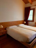 Doppel- oder Zweibettzimmer