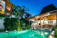 Villa Niri - Beautiful 4BR Teak Joglo Villa in Oberoi Seminyak, A Tranquil Retreat - B&B
