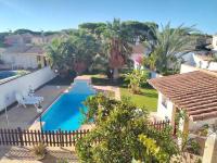 Relajante Chalet con Piscina y Barbacoa a 2 km de la Playa by Chiclana Dreams - B&B