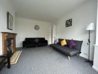 B&B Olton - 4 bedroom cosy home in Solihull by airport Driveway for up to 3 cars perfect for contractors - Bed and Breakfast Olton