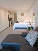 B&B Umhlanga - Modern comfy studio apartment with pools - Bed and Breakfast Umhlanga