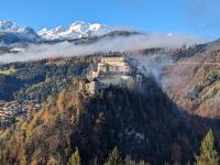 Haus Biechl mit Blick auf die Burg Hohenwerfen