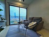 Sunway Velocity Two direct link bridge walking access to Velocity Mall, Maluri MRT and LRT Interchange - Bed and Breakfast Kuala Lumpur