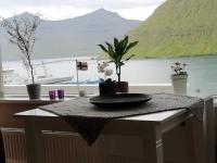 B&B Klaksvík - Amazing Sea and Mountain View - Bed and Breakfast Klaksvík