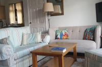 Seafront apartment, ground floor, free parking - Bed and Breakfast