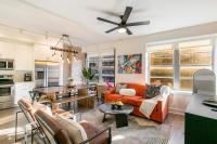 B&B New Orleans - Newly Renovated 4-Bed Condo steps to French Quarter - Bed and Breakfast New Orleans