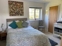 B&B Holyhead - Bijou flat for two in rural Anglesey. - Bed and Breakfast Holyhead